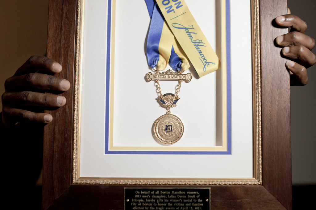 desisa medal Boston Marathon 2015